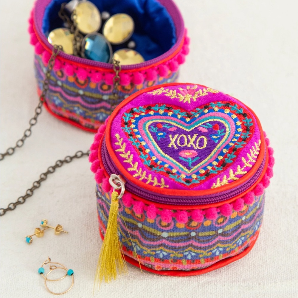 • Embroidered Jewelry Case - XOXO •